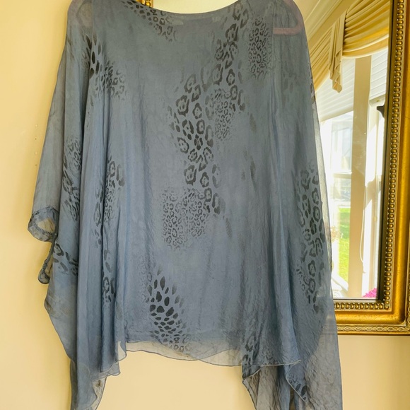 Tempo Paris Gorgeous Hand Dyed Blue Shade Silk Blend
Poncho Style Top Lg - Picture 6 of 8